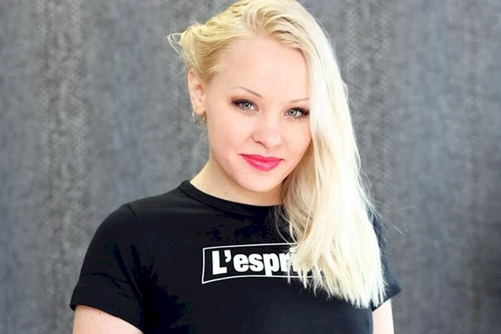 Lola Taylor Liebe Bushueva