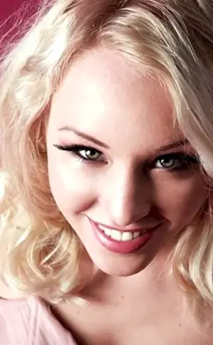 Lola Taylor Foto
