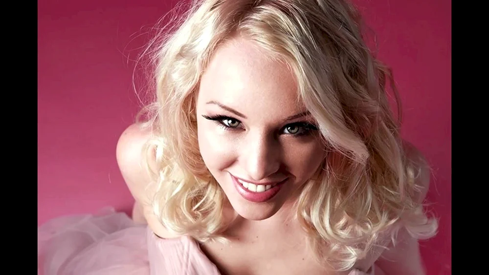 Lola Taylor Foto