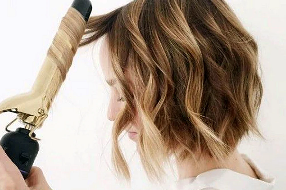 Schlappe Locken auf langem Haar