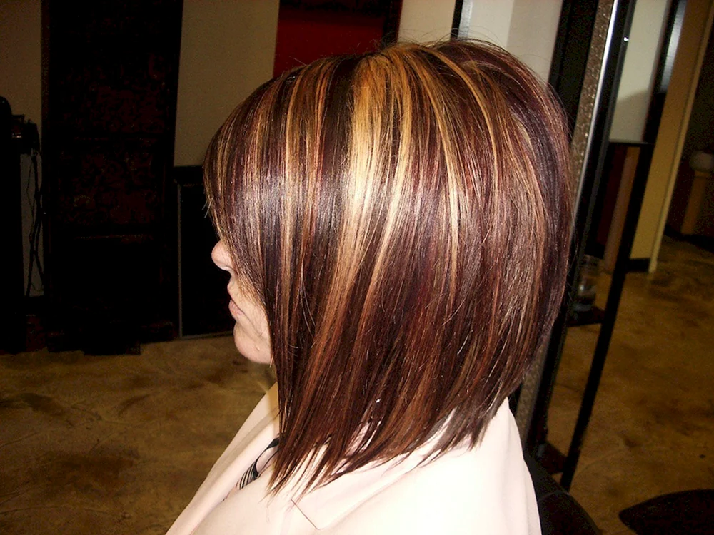 Stufiger Long Bob