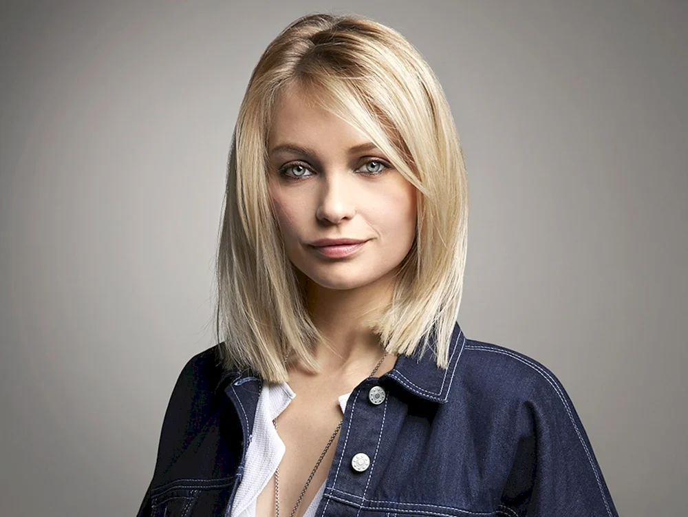 Long Bob mit schrägem Pony