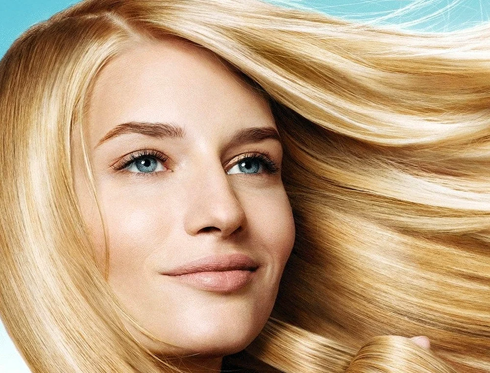 Reflektierendes Schmelzen auf blondem Haar
