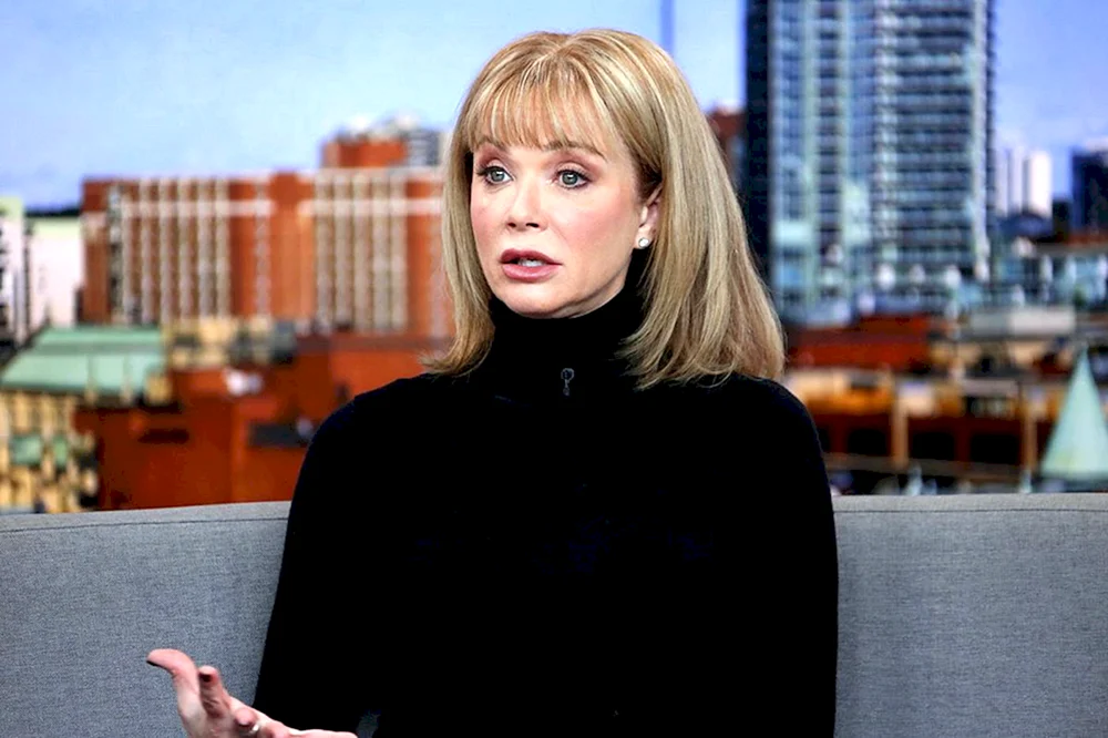 Lauren Holly