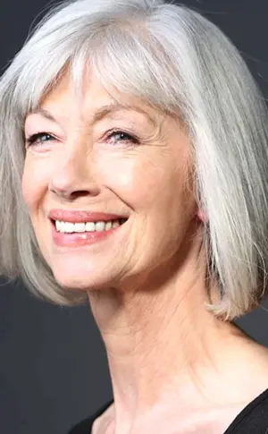 Laurie Mitchell Graues Haar