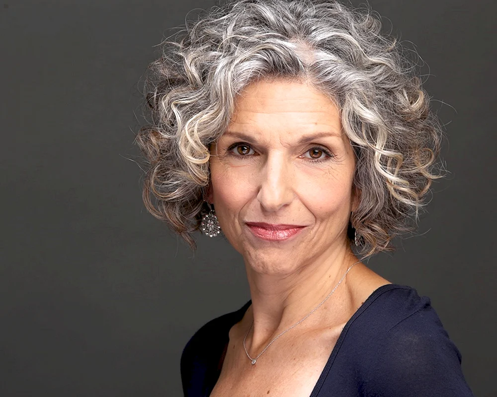 Daphne Hicks Graue Haare