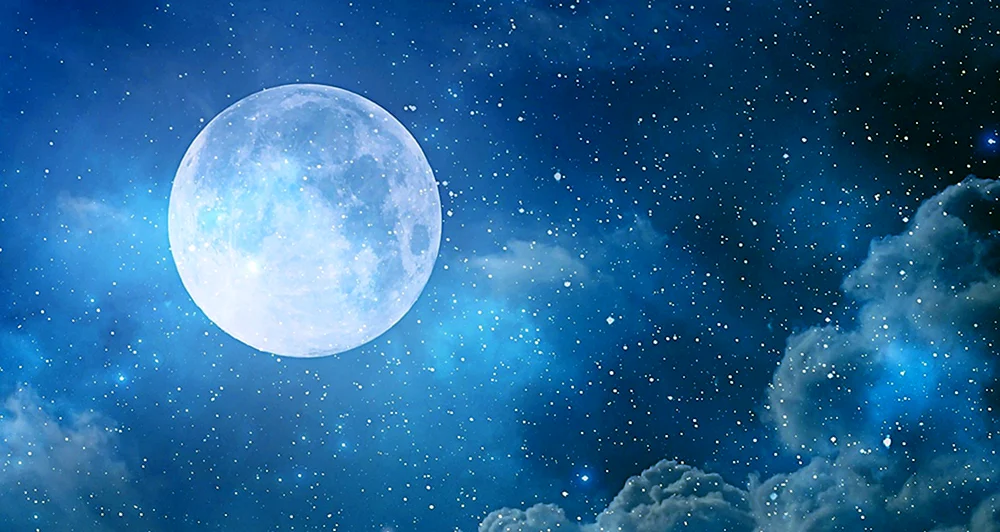 Mond am schwarzen Himmel