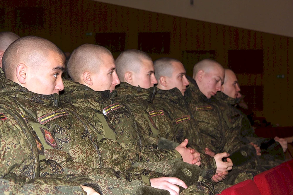 Wehrpflichtiger Haarschnitt in der Armee