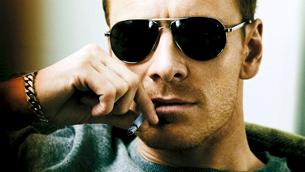 Michael Fassbender mit Brille