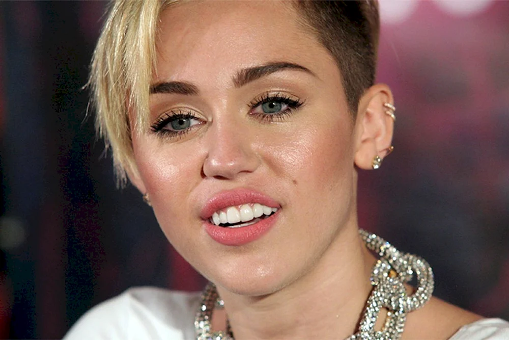Miley Cyrus 2021