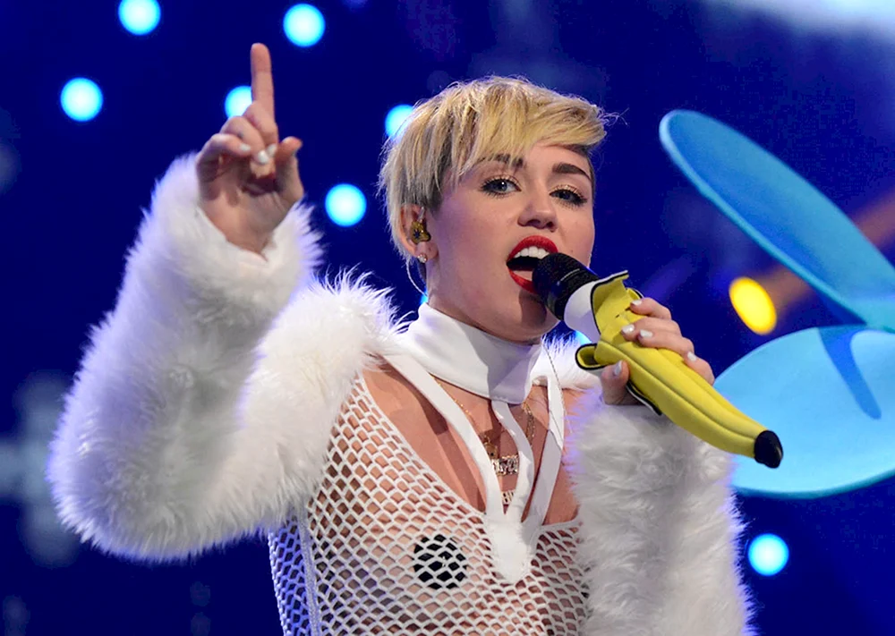 Miley Cyrus 2021
