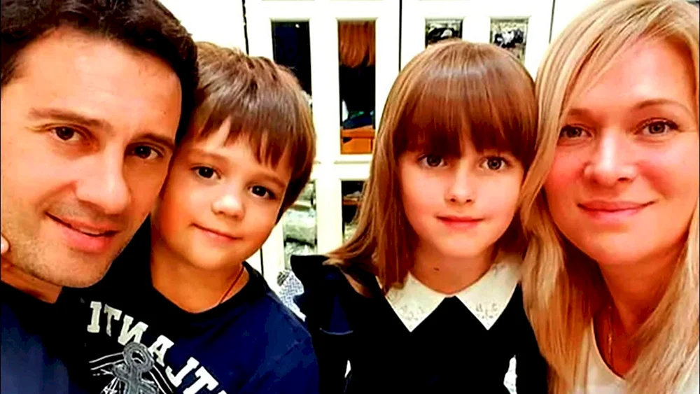 Makarskiy Victoria und Anton Makarskiy Victoria und Anton Makarskiy Vika Morozova Makarskiy