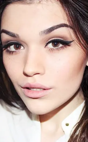 Makeup schwarze Haare und braune Augen