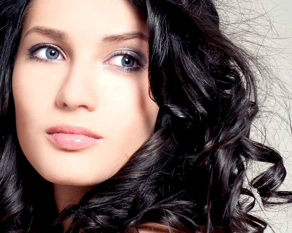 Make-up für Brünette mit blauen Augen
