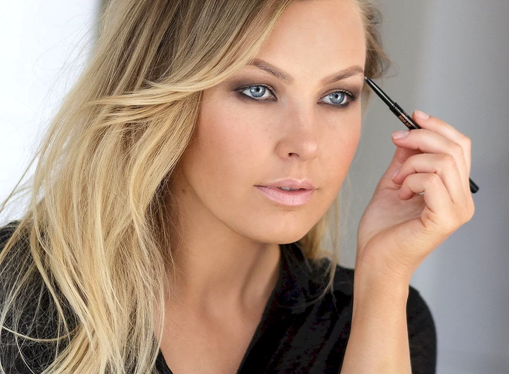 Makeup für Ascheblondinen