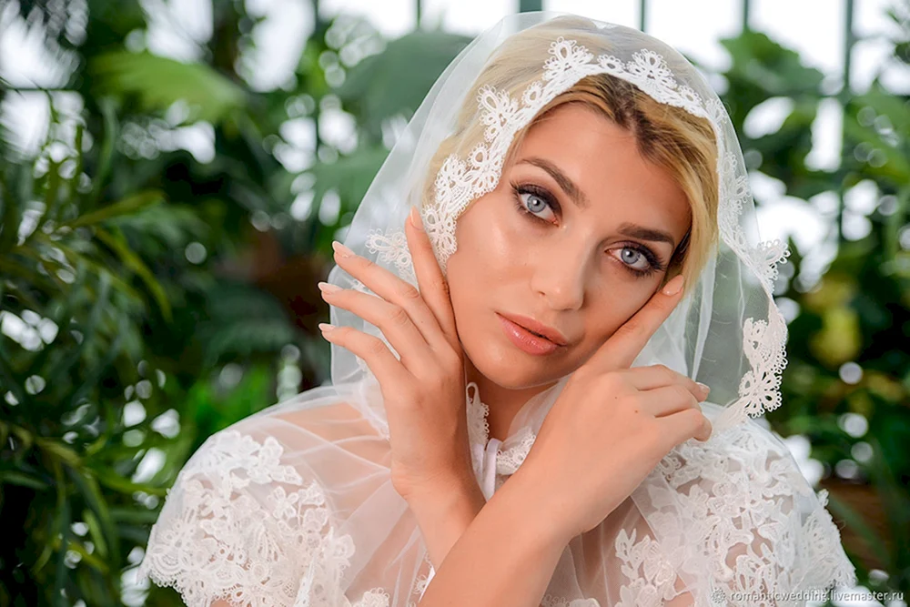 Make-up für eine kirchliche Trauung