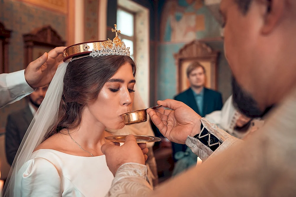 Hochzeits-Makeup in der Kirche