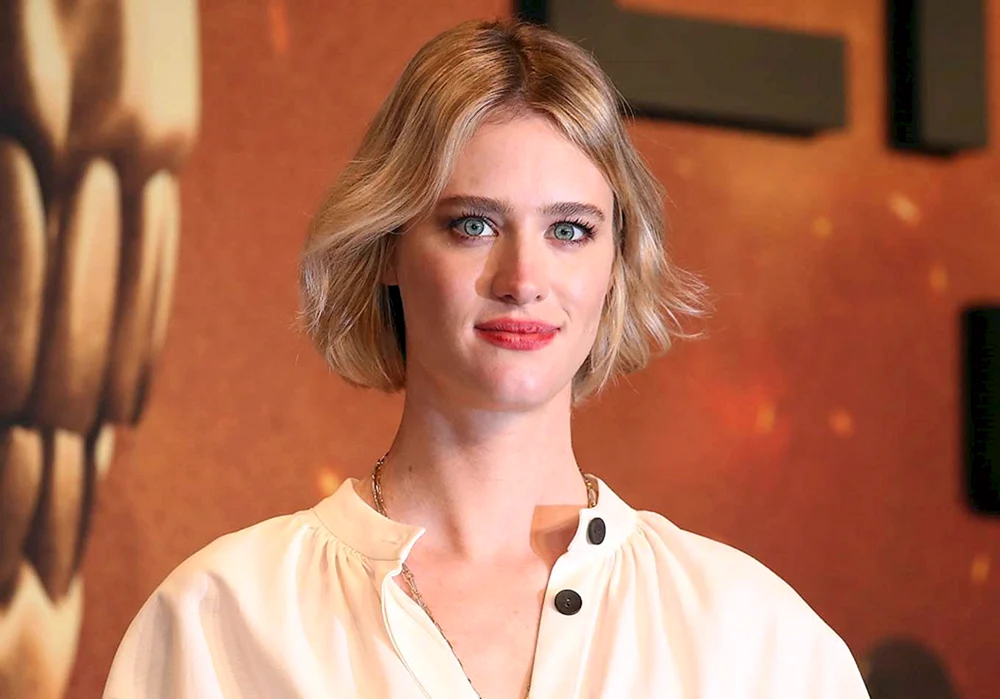 Mackenzie Davis und Charlize Theron