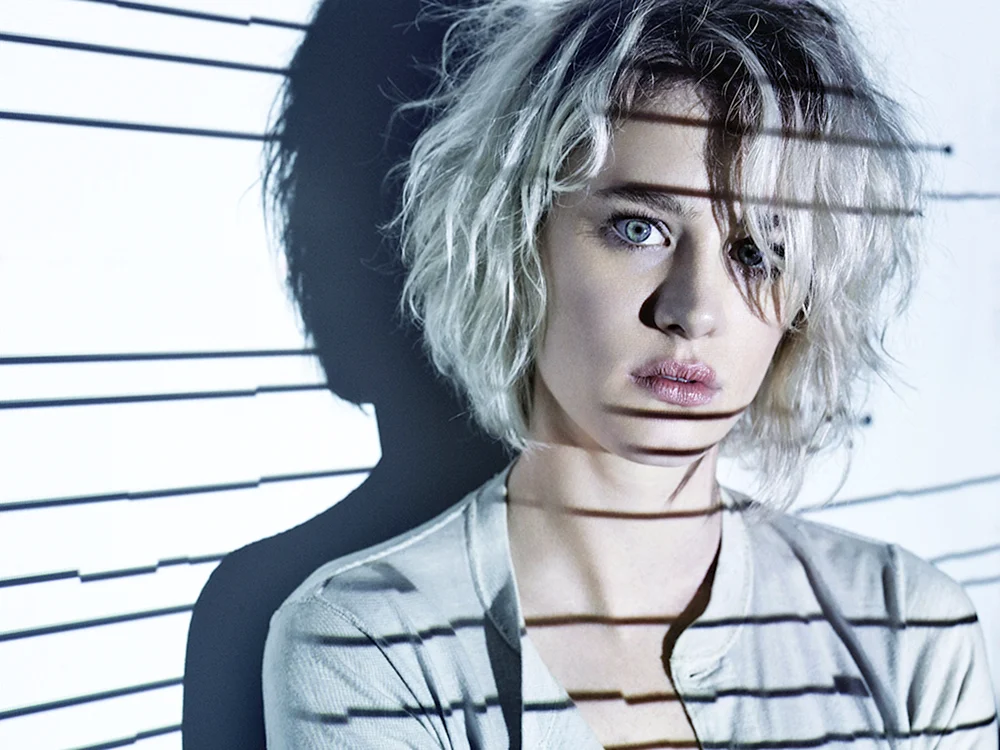 Mackenzie Davis in Unterwäsche