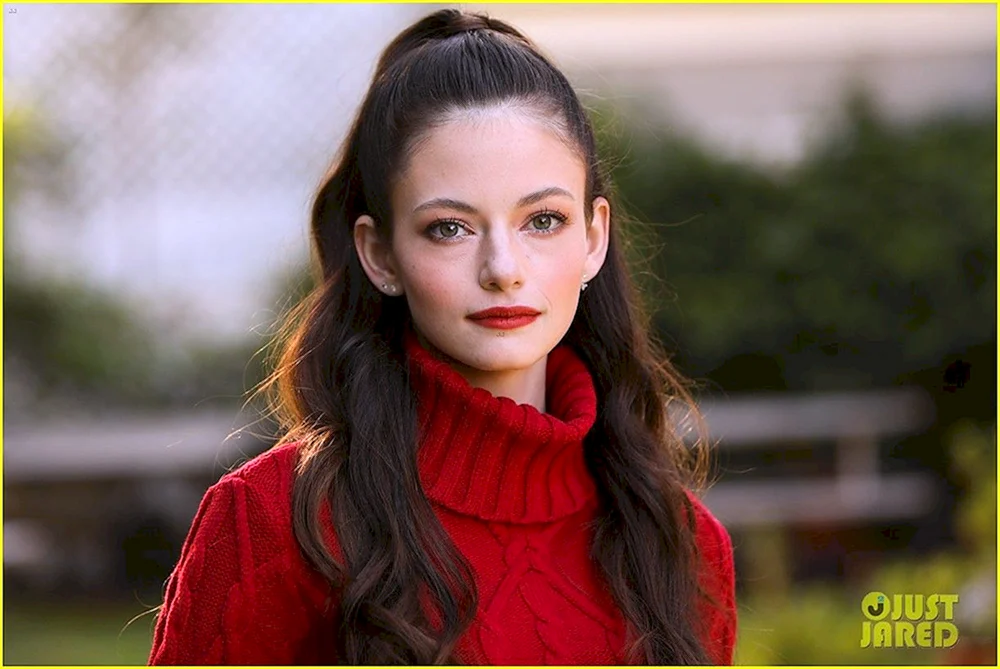 Mackenzie Foy 2022