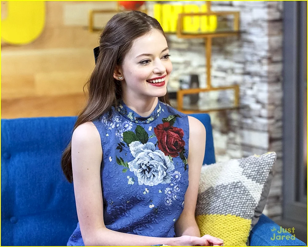Mackenzie Foy 2022
