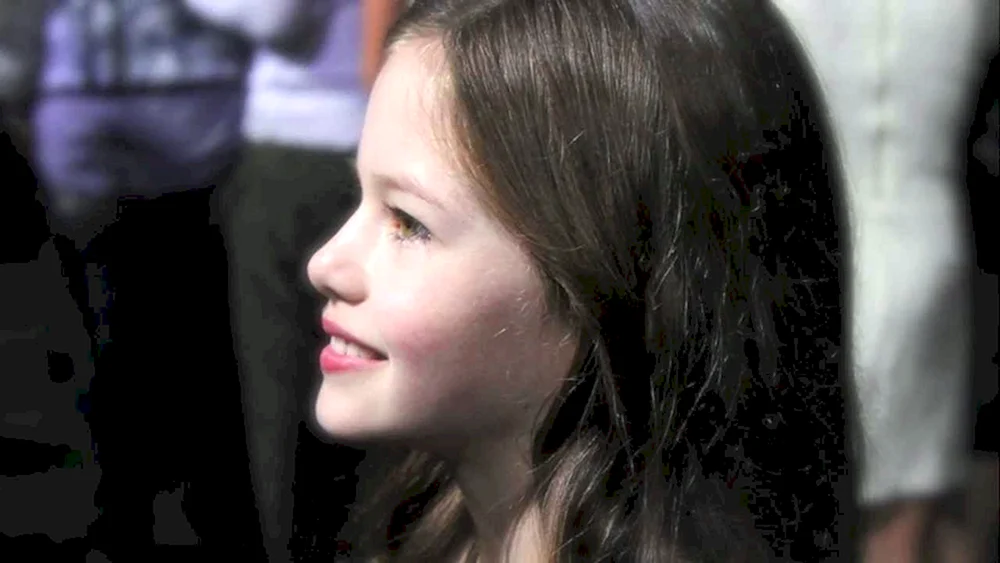 Mackenzie Foy 2022