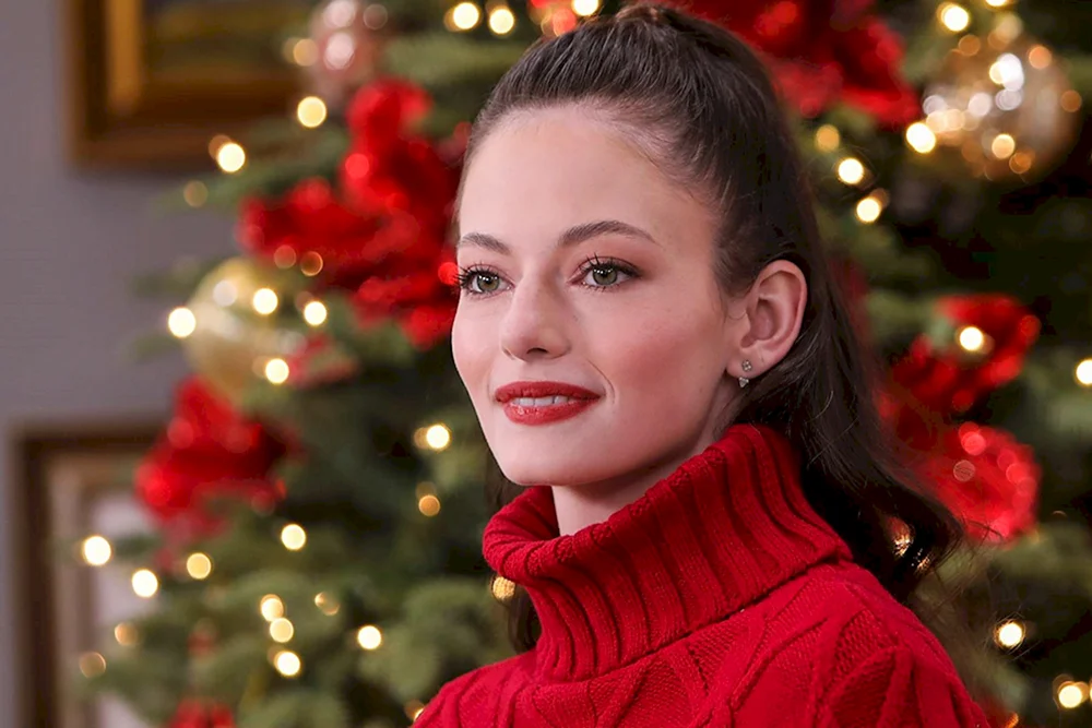 Mackenzie Foy 2022