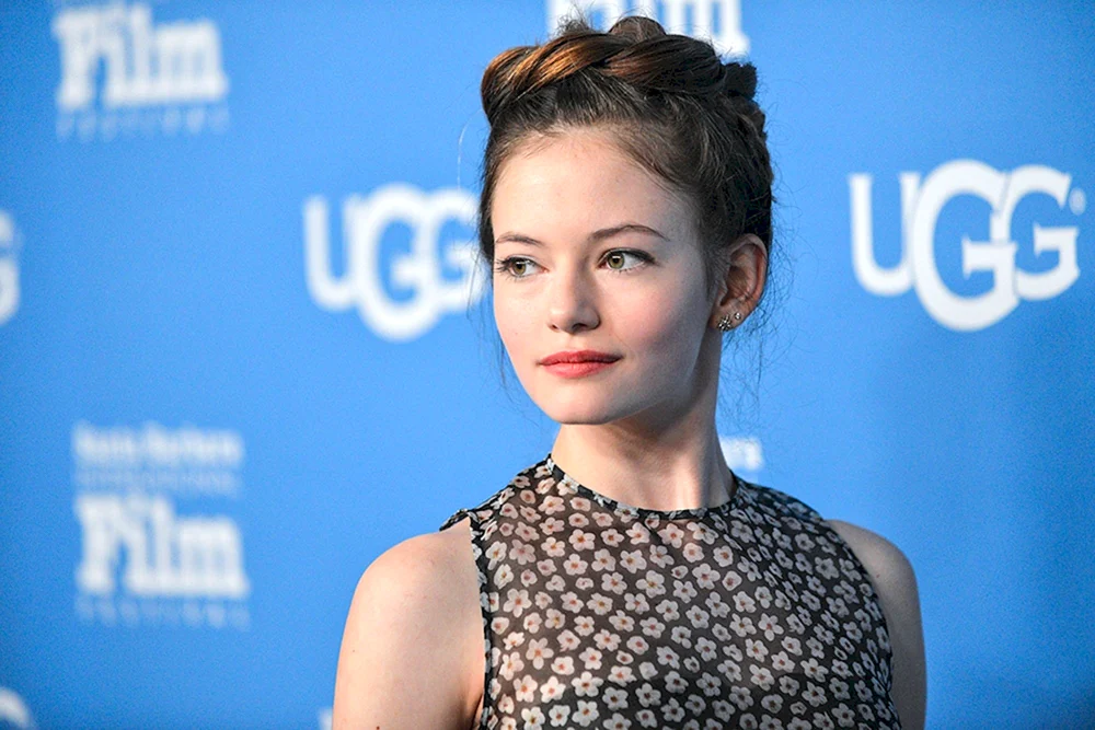 Mackenzie Foy Christine Foy 2020