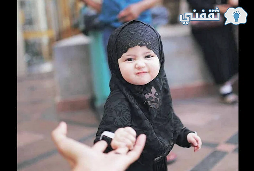 Kleine Kinder im Hijab