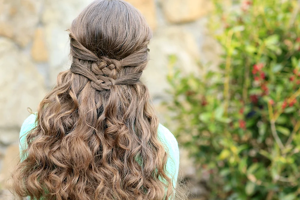 Malvinka für mittleres Haar mit Locken