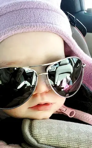Junge mit Brille