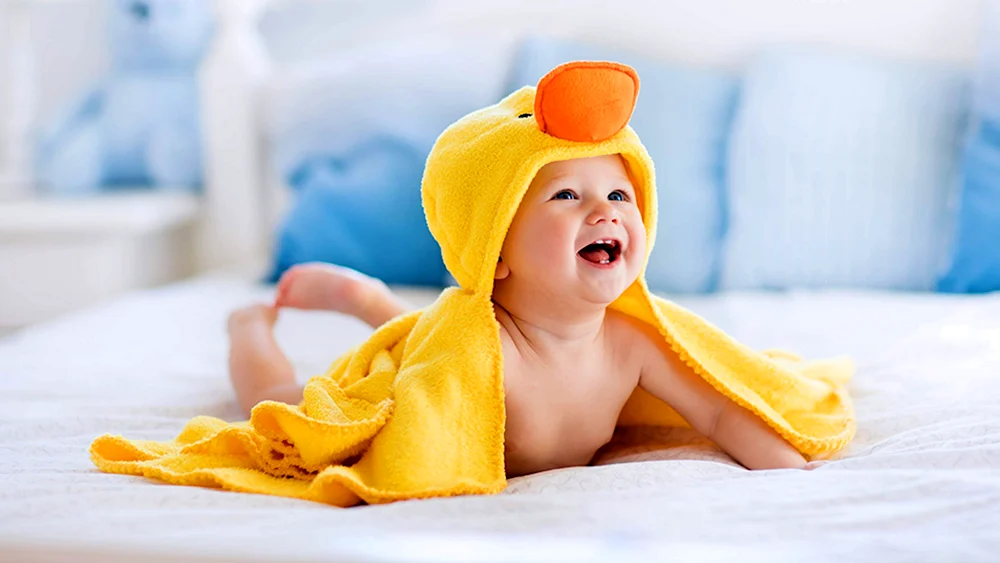 Baby in Gelb