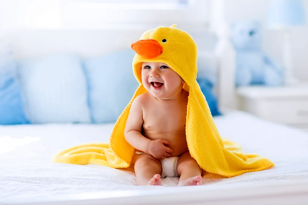 Baby in Gelb