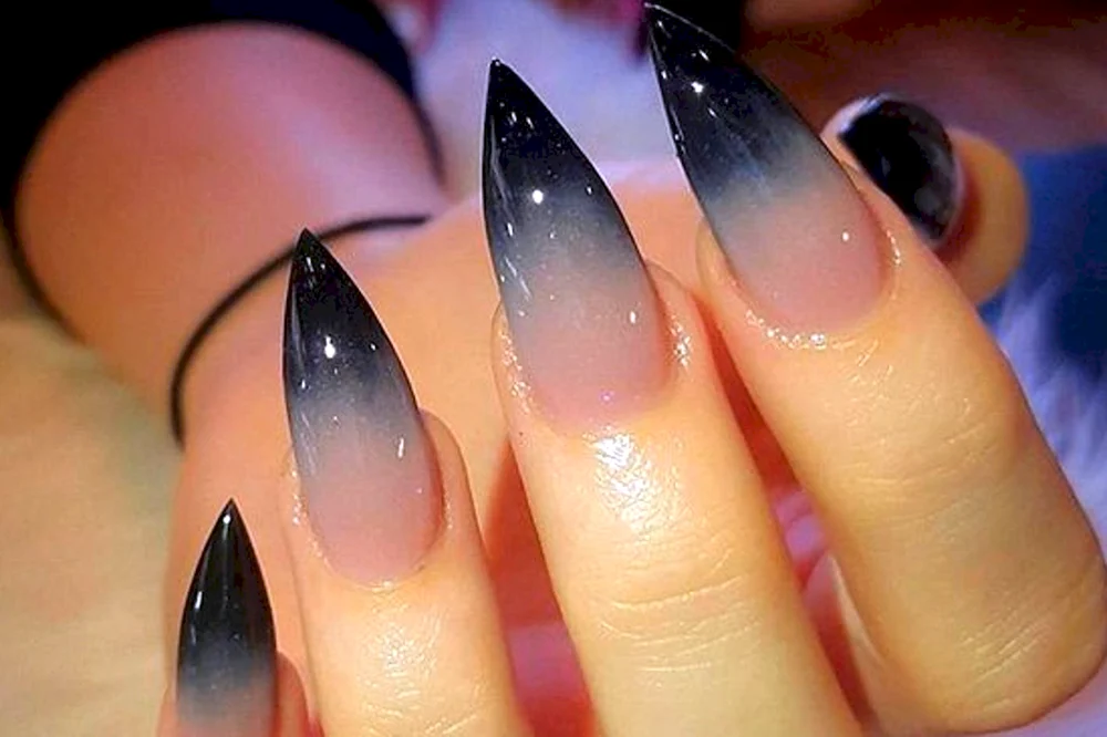 Gradient Maniküre Stilettos