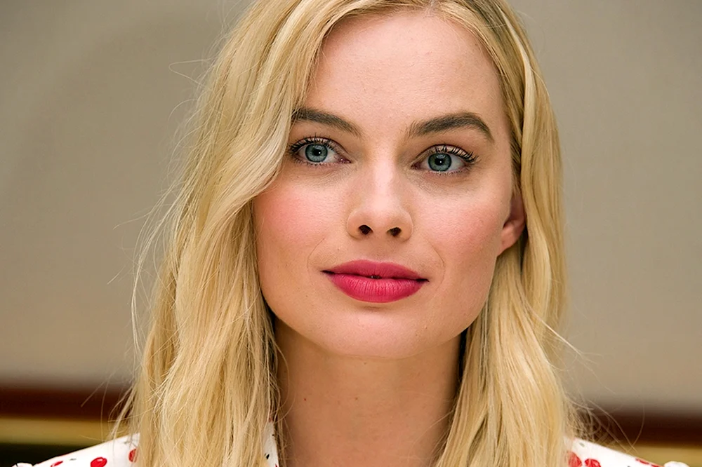 Margo Robbie.