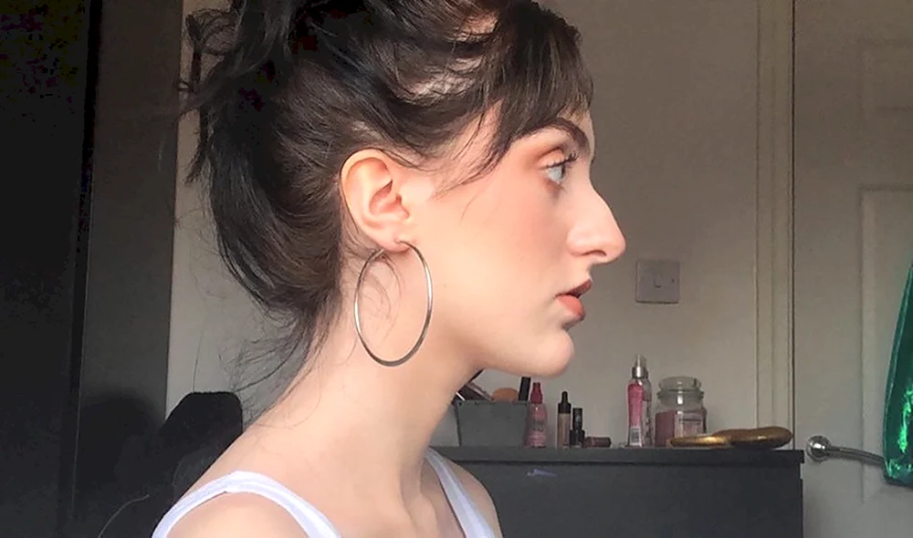Maria Valverde buckliges Profil