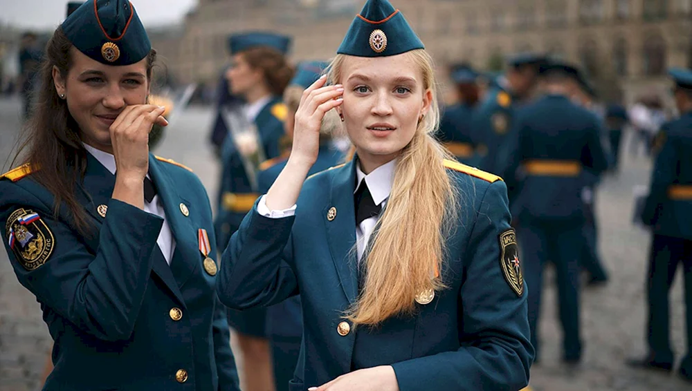 Mädchenkadetten des russischen Katastrophenschutzministeriums