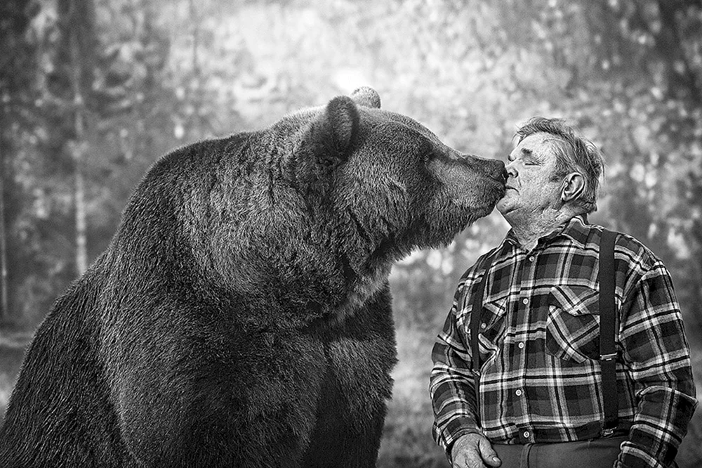 Bär und Mann