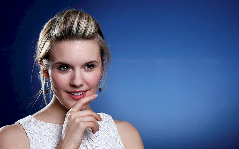 Maggie Grace 2021