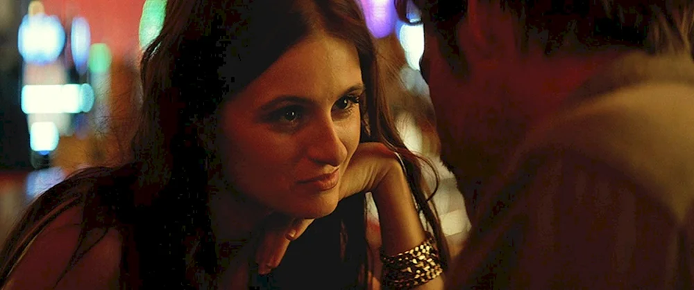 Melanie Papalia übernatürlich