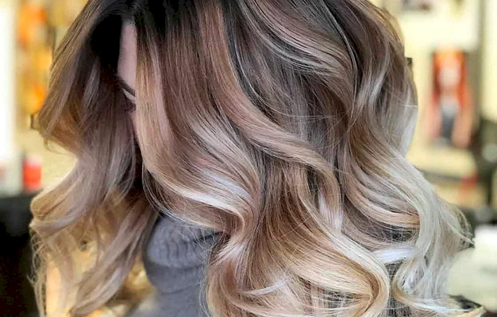 Balayage Färbetechnik für mitteldunkles Haar