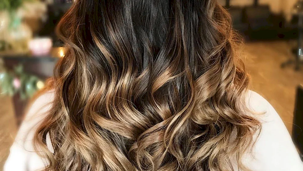 Karamell-Schokolade Cascade Balayage