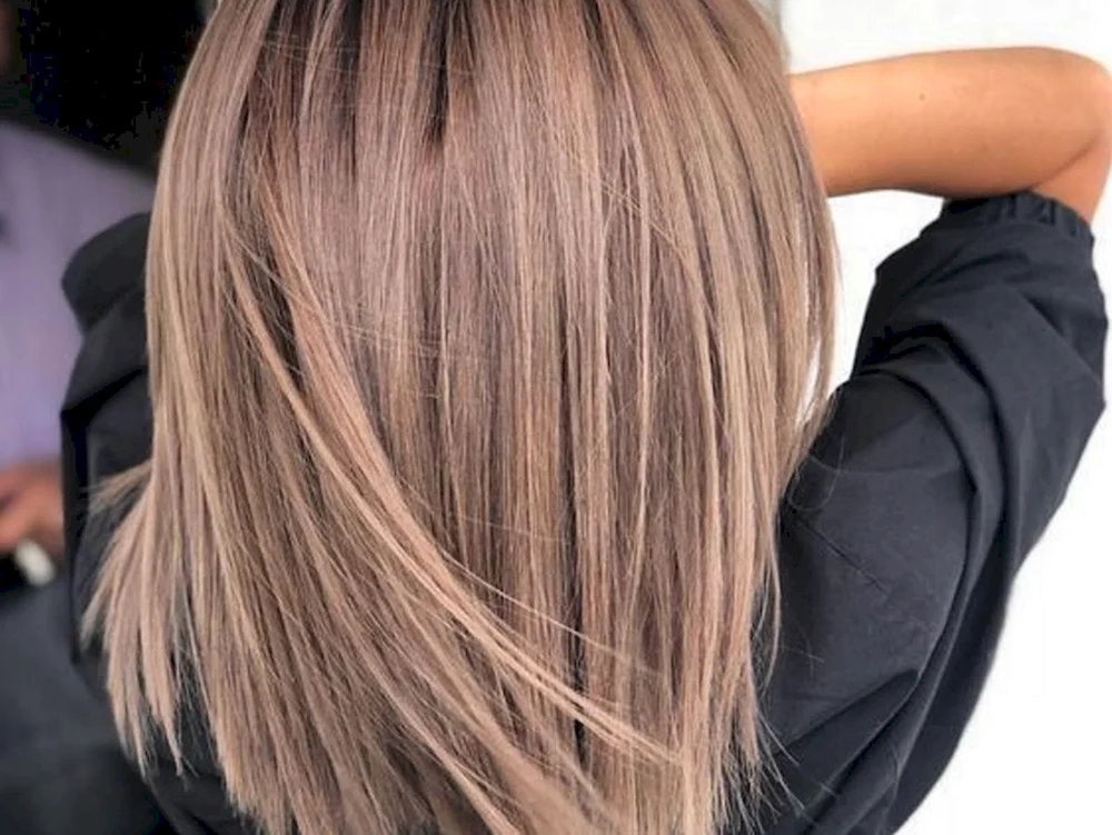 Balayage balayage auf blondem braunem Haar