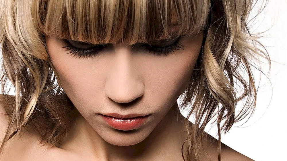 Konturierender blonder Bob