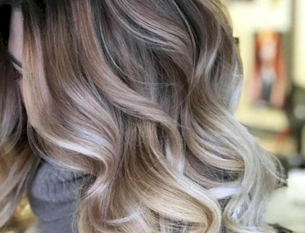Shatouche Balayage aschblonde Strähnchen