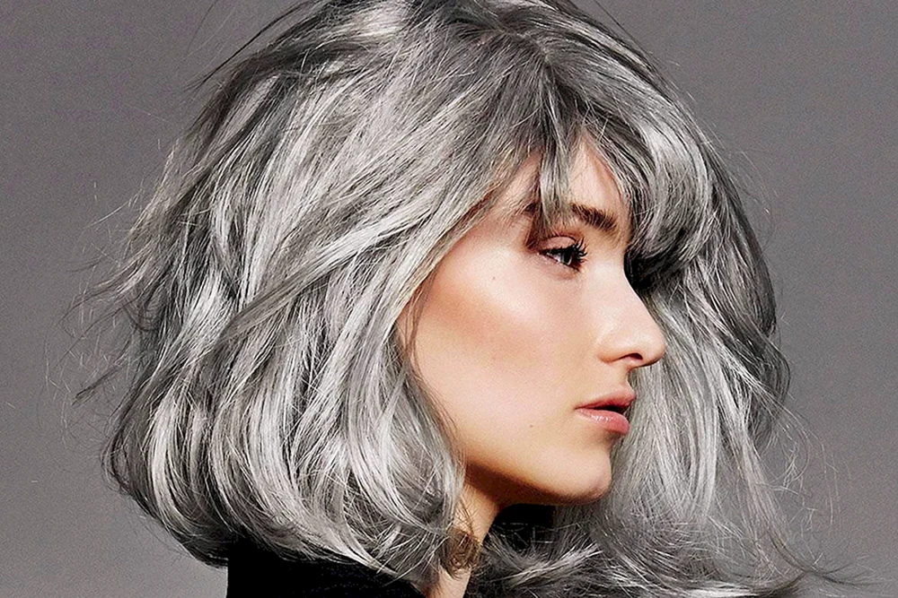 Silbergraue Haare färben