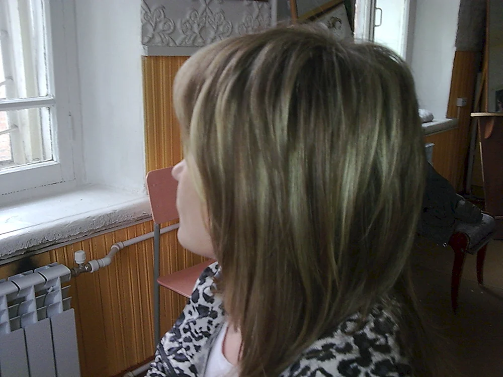 Haarfärben durch die Mütze für lange Haare
