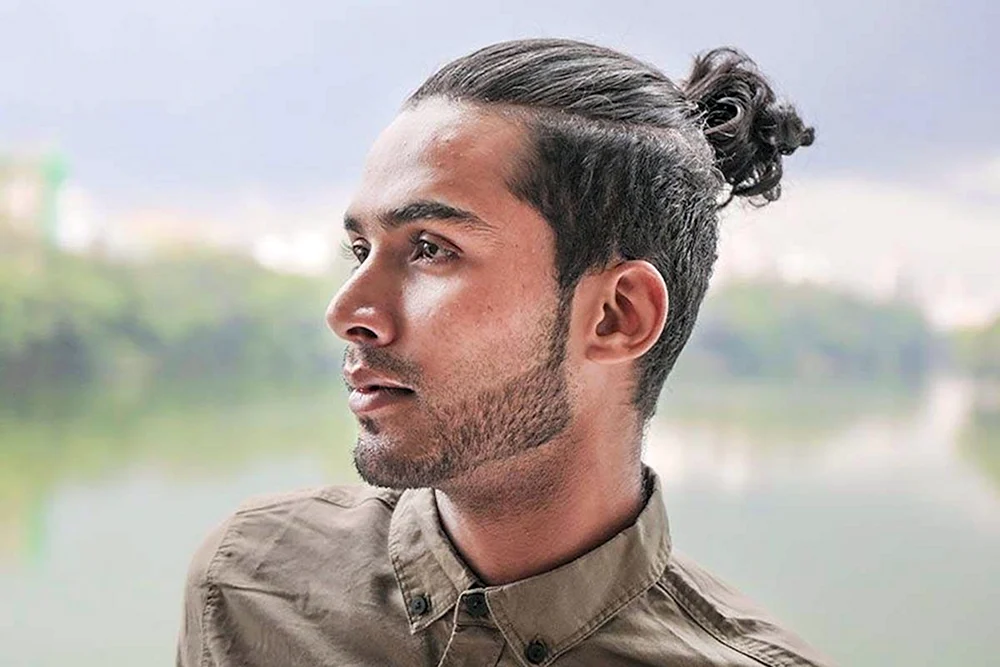 Männerdutt Undercut