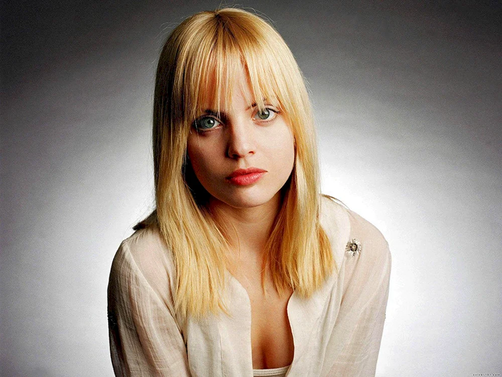 Mina Suvari