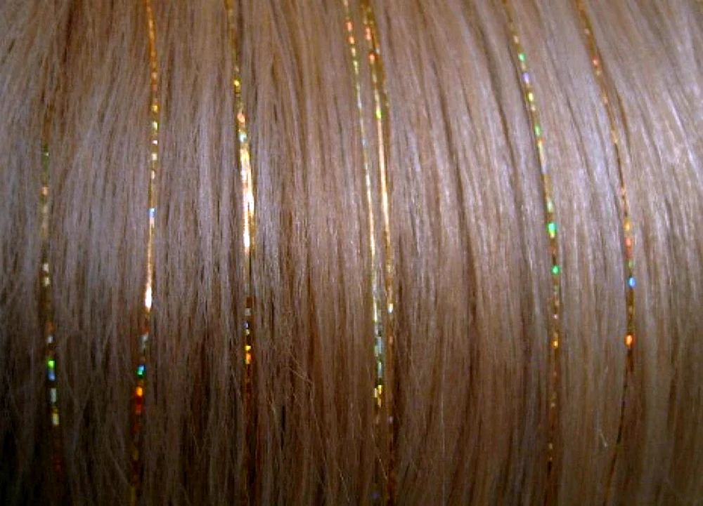 Goldene Fäden für Haare